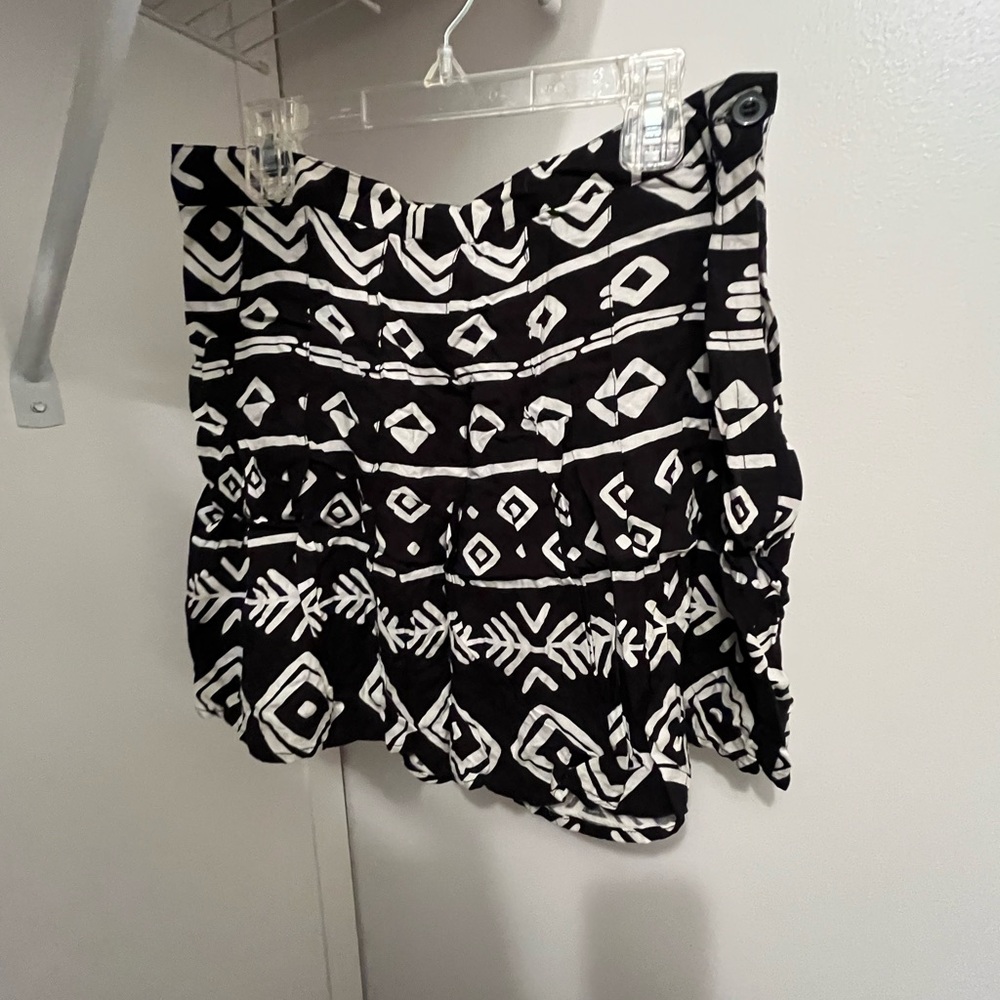 Forever 21 Monochrome Abstract Skirt
